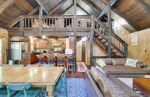 Pocono Pines Cabin | ⛰⛵️⛱Mt. Maplewood Lodge❤️Seasonal Specials ☆Poconos☆Cabin☆Hot⛷Tub☆Game Room☆