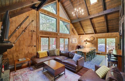 Pocono Pines Cabin | ⛰⛵️⛱Mt. Maplewood Lodge❤️Seasonal Specials ☆Poconos☆Cabin☆Hot⛷Tub☆Game Room☆