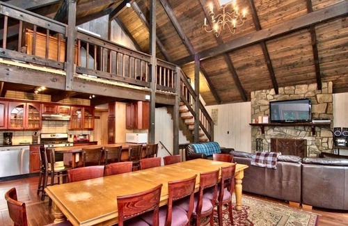 Pocono Pines Cottage | ⛰⛵️⛱Mt. Maplewood Lodge❤️Seasonal Specials★1BR★Poconos★Hot⛷Tub★Game Rm★Pets+