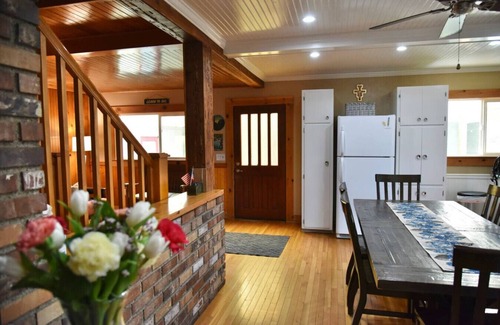 McCloud House | Mt. Shasta Vacation Home in McCloud Sleeps 10+, 415-577-5198