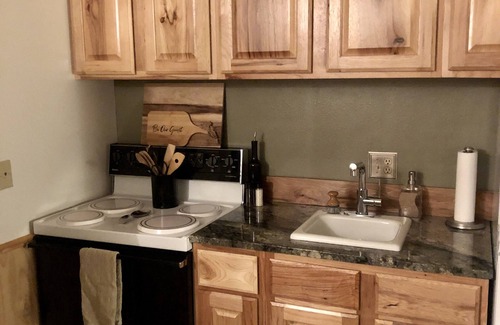 Mead Condo | MT. SPOKANE CONDO~W POOL, HOT TUB, WIFI BALCONY & AC~UPDATED STUDIO SLEEPS 4