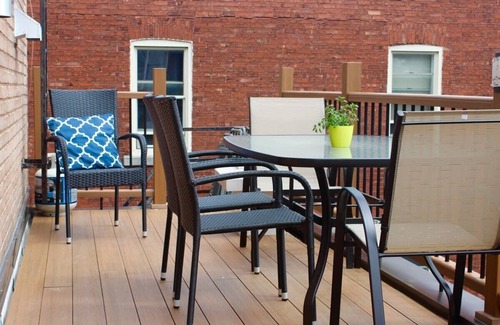 Plateau Mont Royal Apartment | MTLVR #04 | Live like a local, sunny patio, A/C
