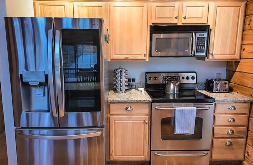 Bostic Cabin | MTN Cabin Getaway: Hot Tub, Fireplace, Game Tables, Views