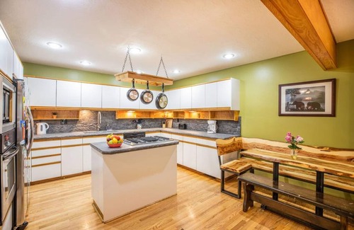 Sandy Apartment | Mtn. Home-Sauna, Pool Table, Mins to Ski/Hike/Bike