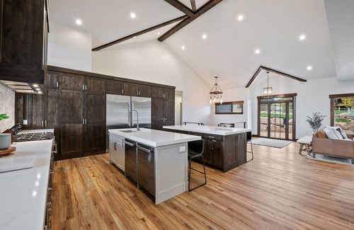 St. Charles House | Mtn Shadow Lodges w/POOL and Sports Court by BLLR