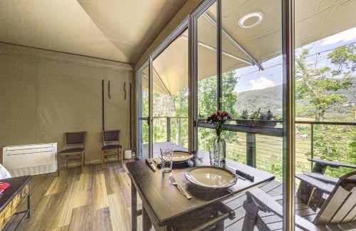 Vilas House | Mtn-View Deck Scenic Glamping Getaway Near Boone!