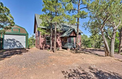 Show Low House | Mtn-View Hilltop Hideaway with Deck in Show Low