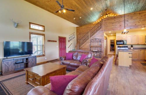Show Low House | Mtn-View Hilltop Hideaway with Deck in Show Low