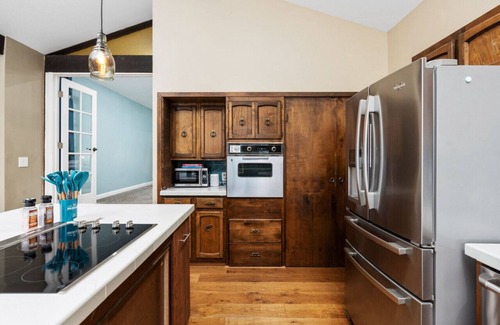 Three Rivers House | Mtn View, Hot Tub, Open Kitchen, 10m to Sequoia