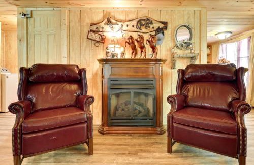Warne House | Mtn-View Warne Cabin Hot Tub, Wine Cabinet!