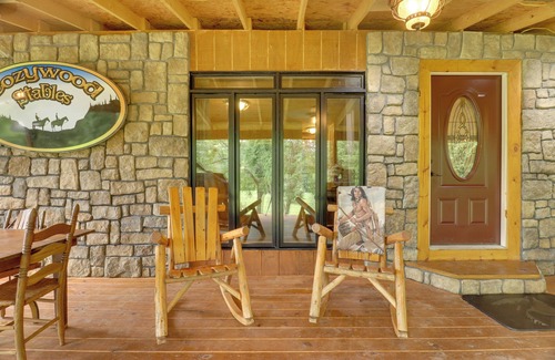 Warne Cabin | Mtn-View Warne Cabin: Hot Tub, Wine Cabinet!