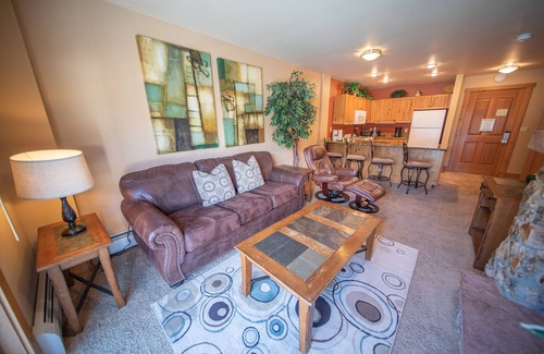 River Run Condo | Mtn Views, Walk to Slopes, Cozy Fireplace