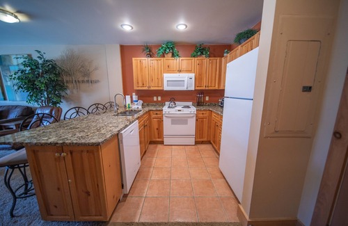 River Run Condo | Mtn Views, Walk to Slopes, Cozy Fireplace