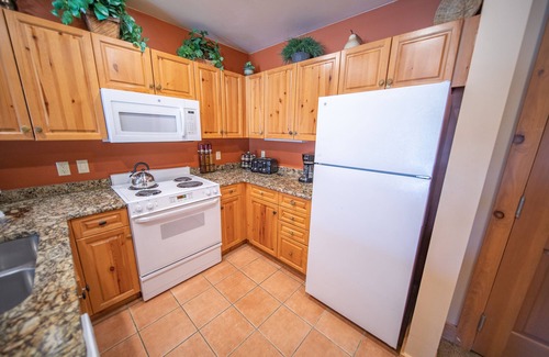River Run Condo | Mtn Views, Walk to Slopes, Cozy Fireplace