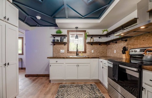 Canandaigua House | Mud Creek Lodge .1 mi to Bristol Mountain/Hot Tub/Creek