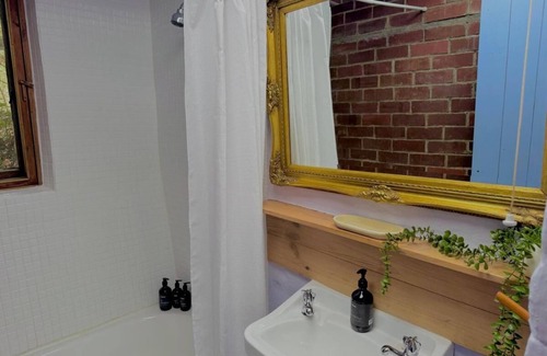 Macclesfield Cottage | Mudbrick Retreat in Adelaide Hills - Maccy's Cottages!