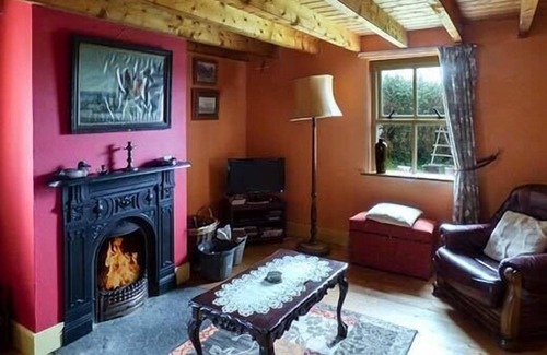 Goleen Cottage | MUDFLAT, pet friendly, with open fire in Goleen, County Cork