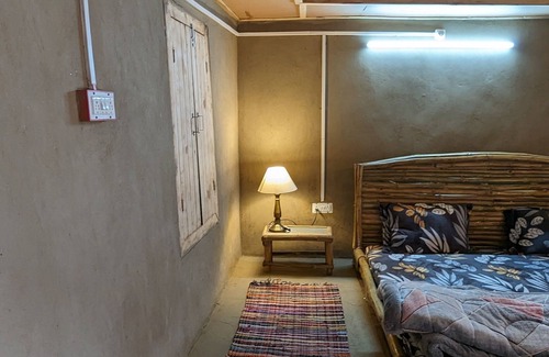 Gunehr House | Mudhouse in tranquility and Dhauladhar's wondrous delight