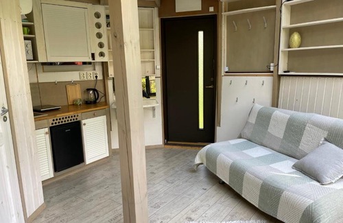 Lohusalu House | Mugavustega majake mereäärses männikus.