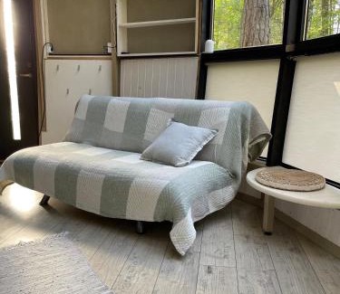 Lohusalu House | Mugavustega majake mereäärses männikus.