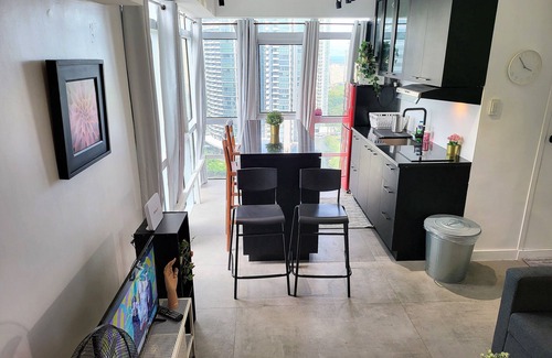 Bonifacio Global City Condo | Muggle Stay 3.0 - 2BR in BGC Taguig City with 100mbps WIFI