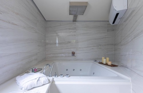 Entrerrios Bed & Breakfast | Muiño de Arriba Suite: restored old water mill with jacuzzi