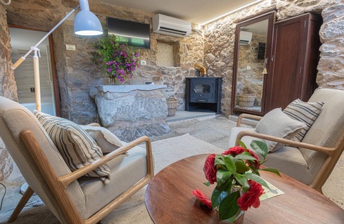 Entrerrios Bed & Breakfast | Muiño de Arriba Suite: restored old water mill with jacuzzi
