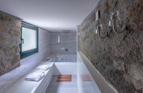 Entrerrios Bed & Breakfast | Muiño de Arriba Suite: restored old water mill with jacuzzi