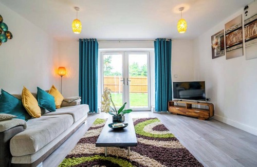 Acresford House | Mulberry garden Coventry accommodation near university of Warwick.