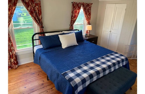 Fishers Hill Other | Mulberry Run Farmhouse - Steps away from family-run Farm Market!