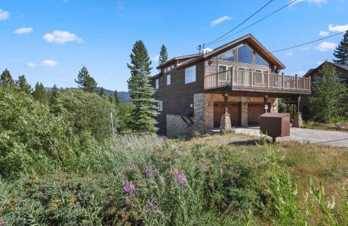 Mountain View Estates House | Mule Meadows - Classy Split level South Tahoe home