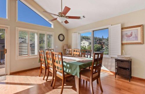 Mountain View Estates House | Mule Meadows - Classy Split level South Tahoe home