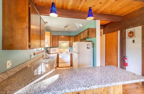 Ridgewood Cabin | Muletail Lodge in Carnelian Bay Close to town, hiking, biking