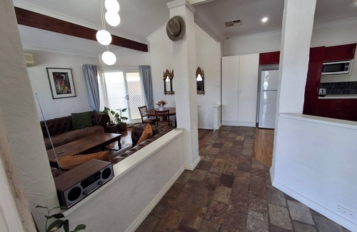 Mullaloo House | Mullaloo Retreat - located close to one of the finest Perth Beaches