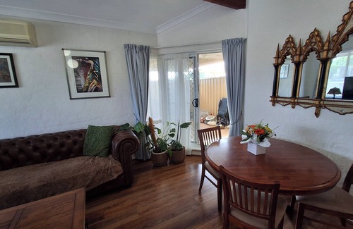 Mullaloo House | Mullaloo Retreat - located close to one of the finest Perth Beaches