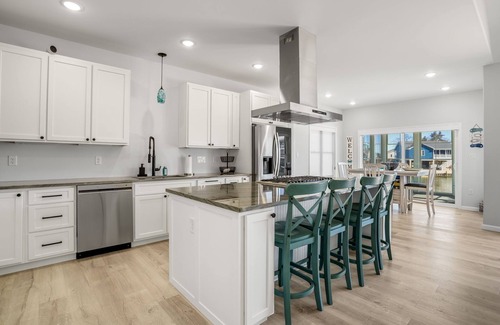 Greenbackville House | Mulligan Home - Waterfront w/boat dock & community pools!