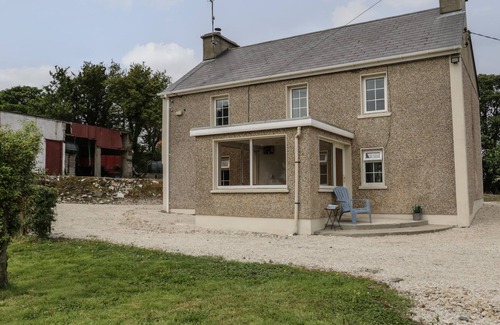 Donegal Cottage | MULROY COTTAGE, family friendly, with open fire in Downings