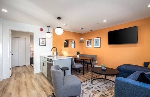 Hillsboro Village Condo | Multi-Condo Building Sleeps 58 with 7 Units, 15 Bedrooms, 22 Beds & Free Parking