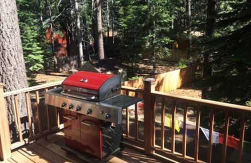 South Lake Tahoe Cabin | Multi-level A-Frame Cabin w/PRIVATE HOT TUB, SAUNA n-Sleeps 8, 2 cars only