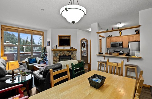 Sun Peaks Condo | Multi Level Condo Close to Village | Access to Ski-Out Trail | Private Hot Tub | Fireplace
