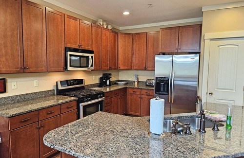 Lincoln House | Multi-level, open-plan, AC/FP, deck, at South Peak, ski shuttle. P003G by LRS