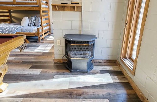 Townsend Cabin | Multi-level riverfront home w/water views, WiFi, game room, AC, private hot tub