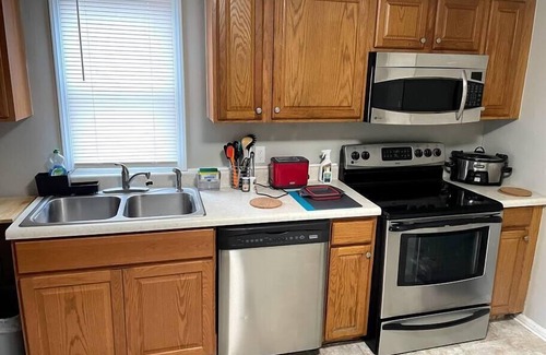 Wayne Apartment | Multi-Room Apartment * Easy to Downtown or Airport