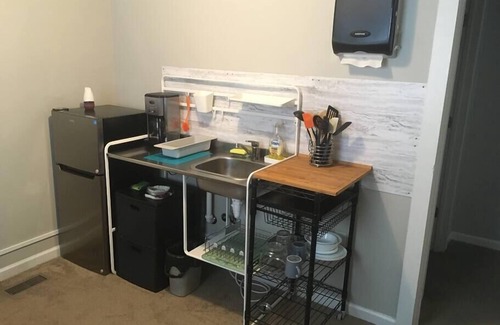 Wayne Apartment | Multi-Room Apartment * Easy to Downtown or Airport