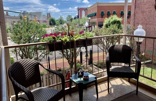 Geneva Apartment | Munger Lofts Boutique 2nd Floor w/Half Kitchen
