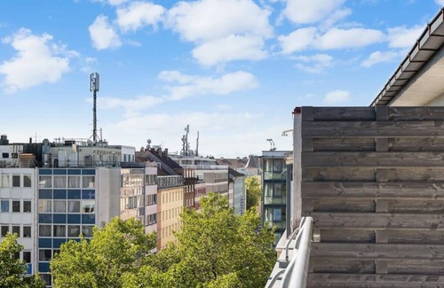 Ludwigsvorstadt-Kliniken Apartment | Munich Gem - 2 Bedroom Alpine View Tranquility