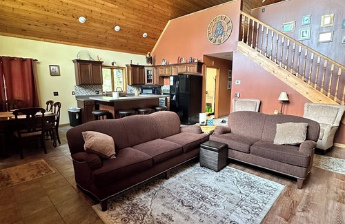 Levering House | Munro Lake Inn/25-minutes from the Mighty Mac! Pet Friendly !