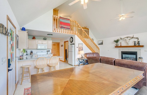 Upper Peachtree Cabin | Murphy Cabin w/Deck & Sweeping Mountain Views!