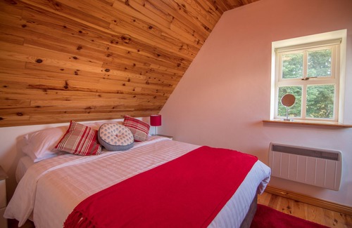 Annaghdown Cottage | Murrays Traditional Irish Stone Cottage, near lake