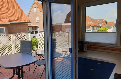 Norddeich Apartment | "Muschelperle"-close to the beach-EG-barrier-free-2 DSZ-2 Terras-dogs-question-fenced